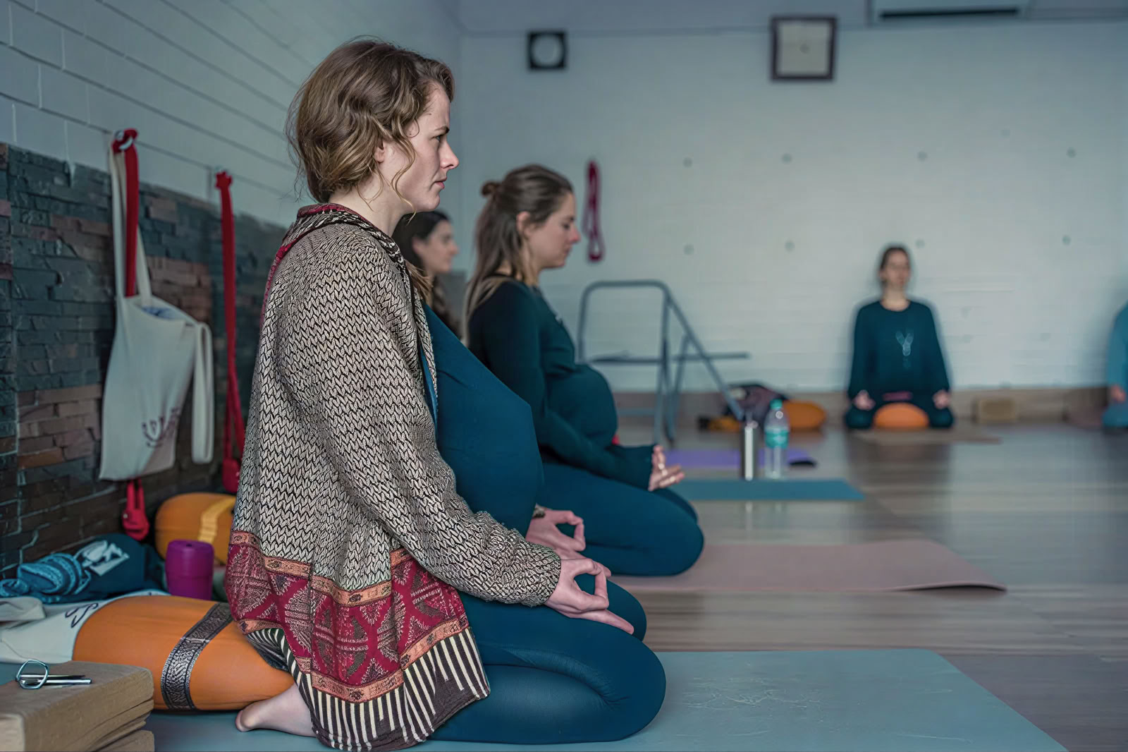 85 tunnin prenataalijoogan opettajakoulutus Rishikeshissä
