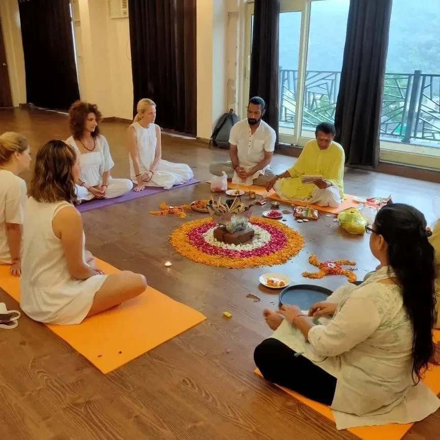 7 päivän hyvinvointijoogaretriitti Rishikeshissä, Intiassa
