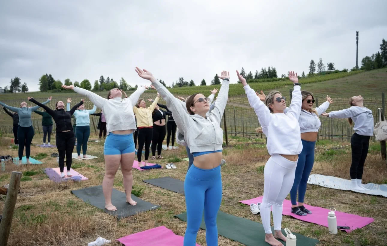 Laiturin äärellä virtaava jooga ja meditaatio Okanagan-järvellä!
