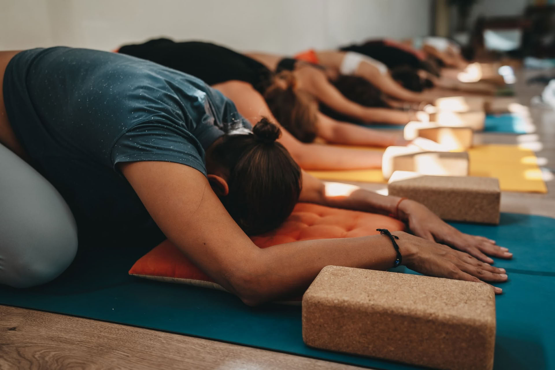 50 tunnin Yin-jooga- ja Yoga Nidra -opettajakoulutus