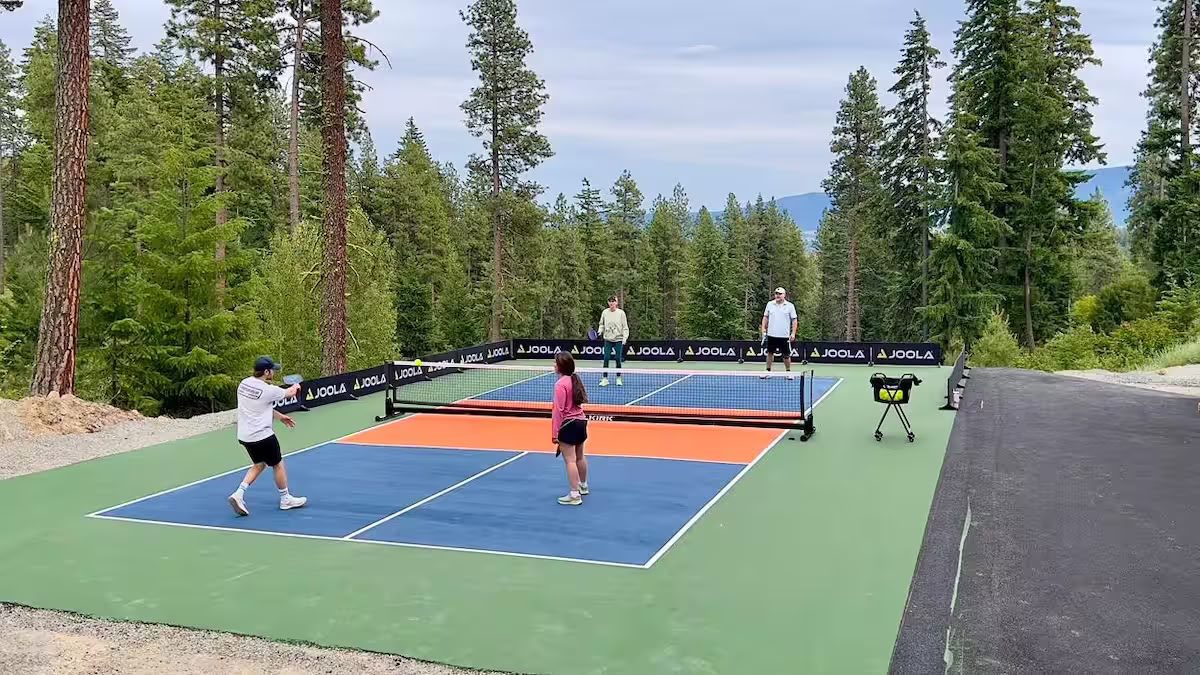 Jooga- ja vaellusretriitti pickleballin parissa Cascadesissa