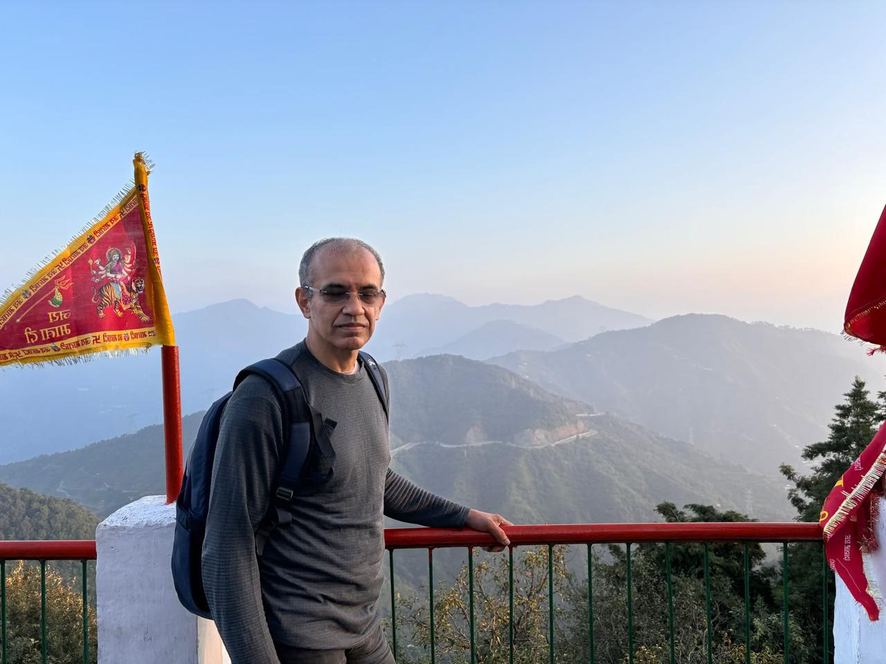 100 tunnin joogaopettajakoulutus Rishikeshissä