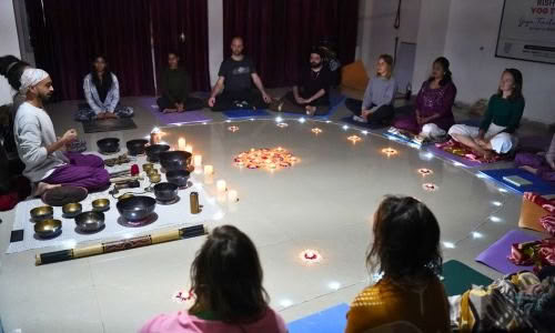 10 päivän joogaretriitit Rishikeshissä, Intiassa