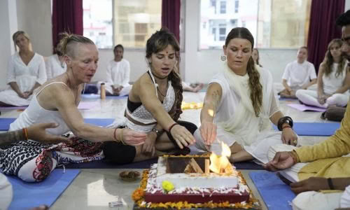 10 päivän joogaretriitit Rishikeshissä, Intiassa