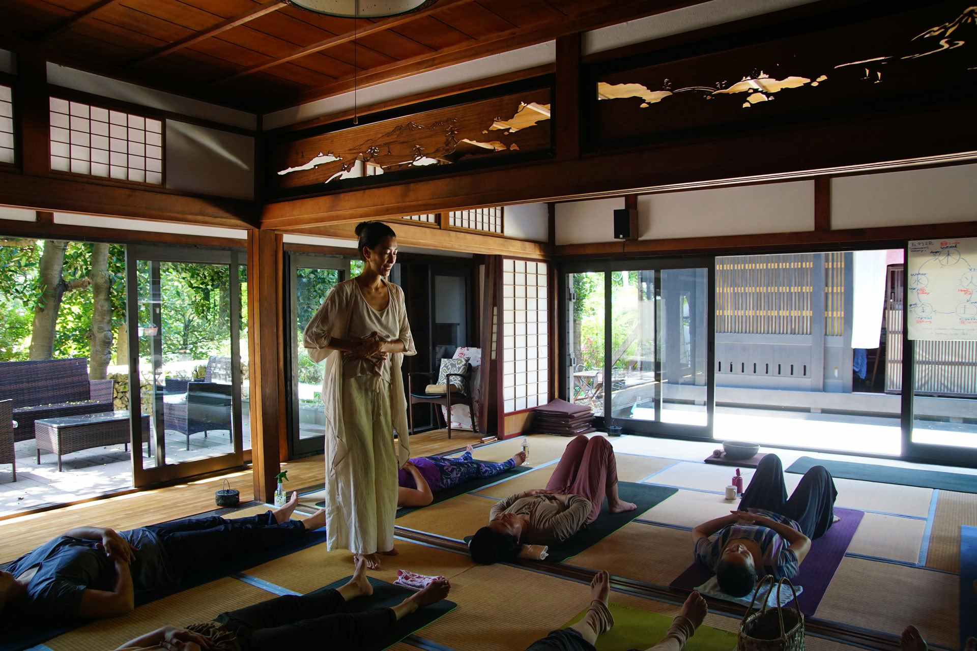 Hidastumisen taito: jooga- ja qigong-retriitti Yoga kuukan kanssa