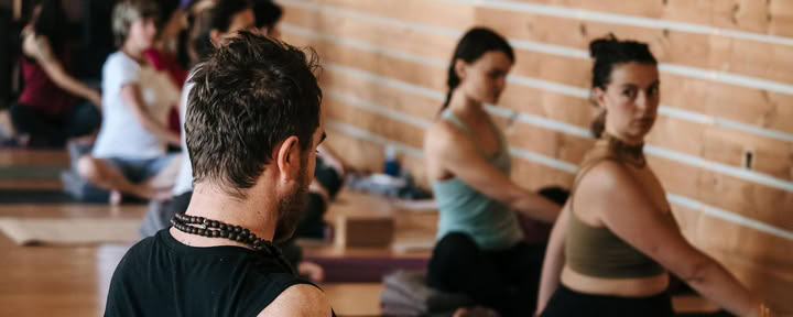 Marraskuun sillan retriitti | Iyengar-jooga, tanssi ja tantra