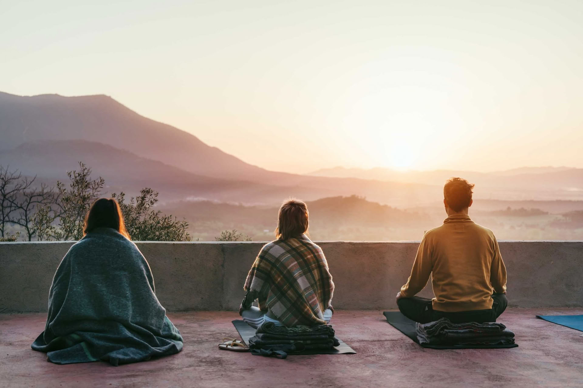 Iyengar-joogaretriitti, meditatiiviset taiteet ja perinteinen tantra