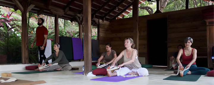 200 tunnin Ashtanga Vinyasa- ja Yin-joogaopettajakoulutus