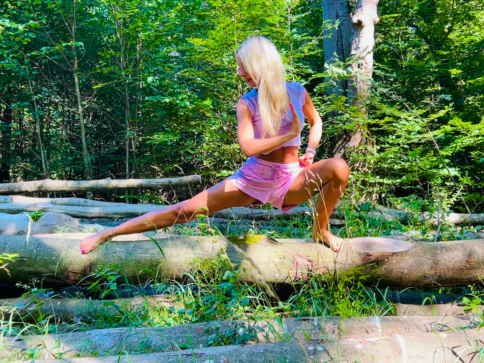Juurtuneena luontoon: jooga- ja qi gong -retriitti puiden alla