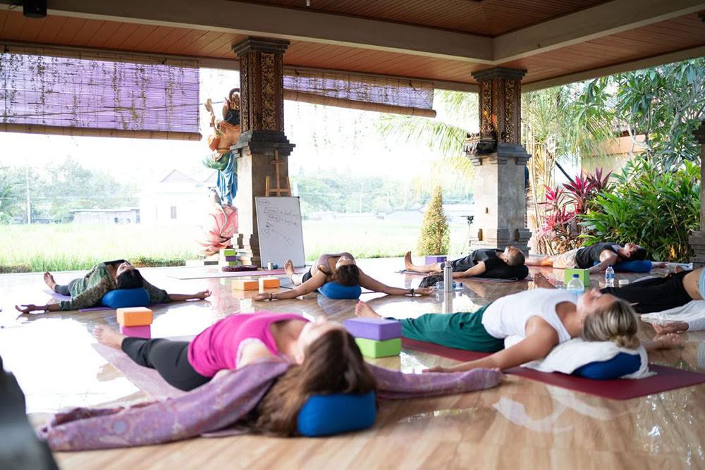 200 tunnin Ashtanga Vinyasa -joogaopettajakoulutus Balilla