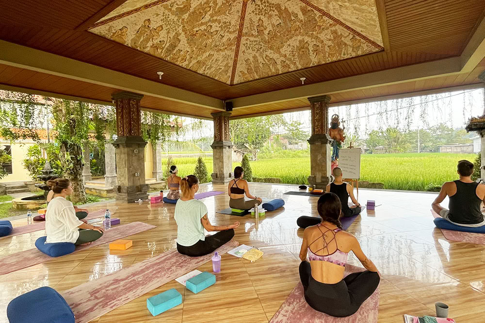 200 tunnin Ashtanga Vinyasa -joogaopettajakoulutus Balilla