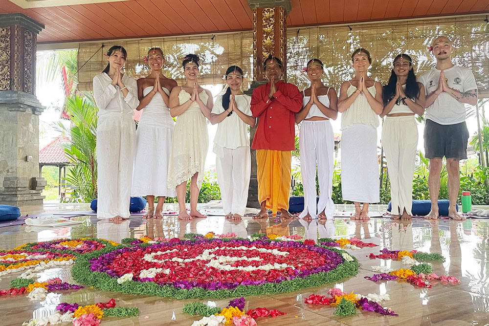 200 tunnin Ashtanga Vinyasa -joogaopettajakoulutus Balilla