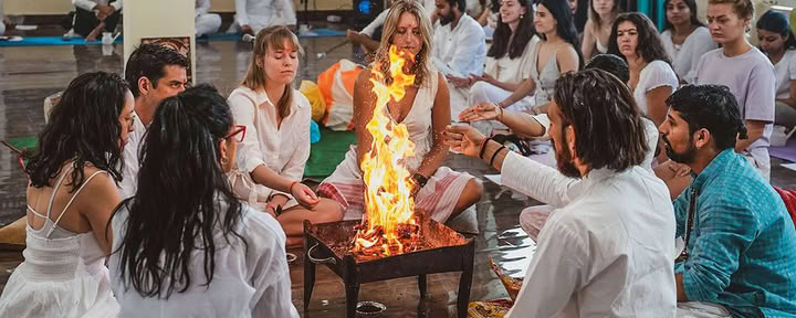 7 päivän parantava joogaretriitti Rishikeshissä, Intiassa
