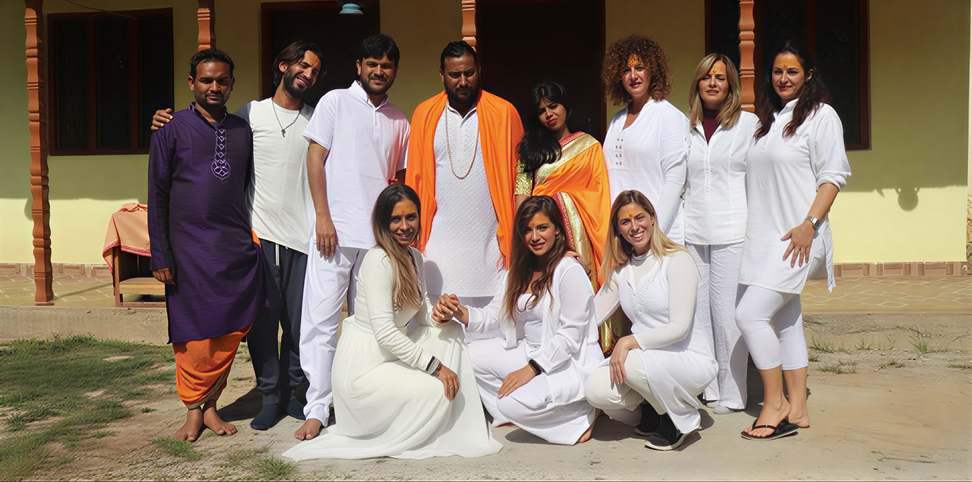 300 tunnin meditaatio-opettajakoulutus Rishikeshissä