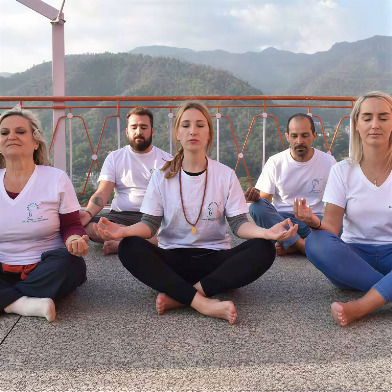 150 tunnin meditaatiokurssi