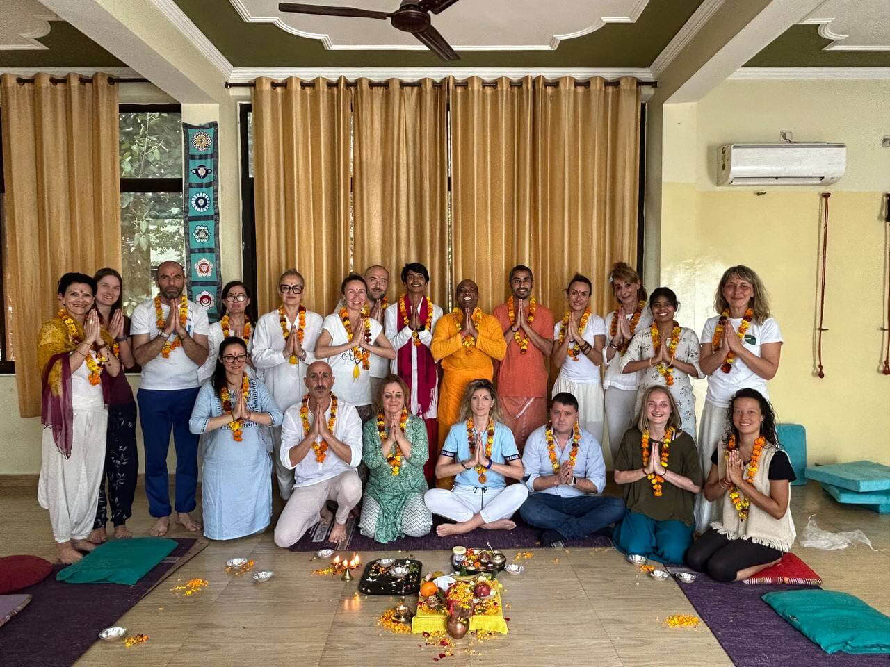 150 tunnin meditaatiokurssi