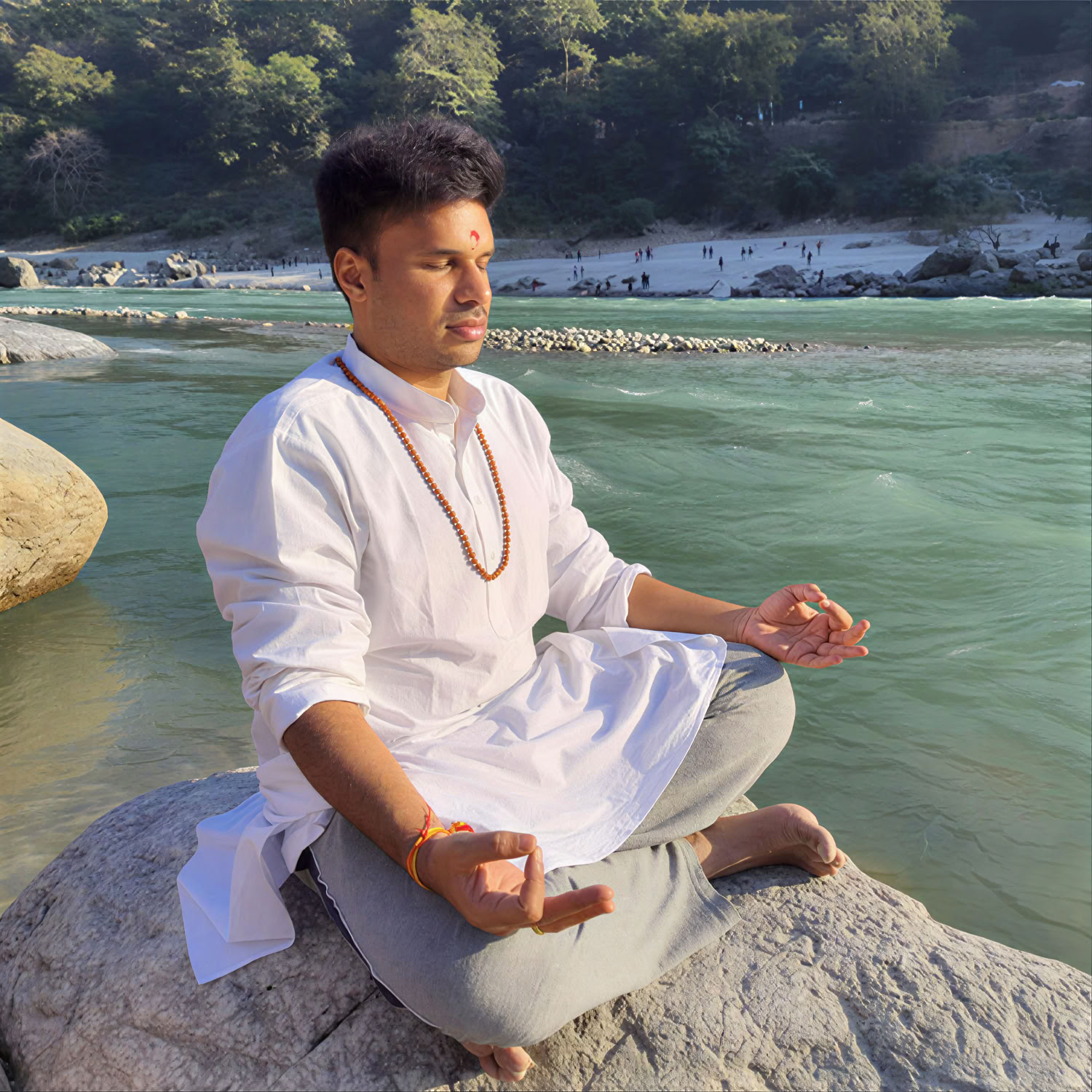 Hiljainen meditaatioretriitti Intiassa