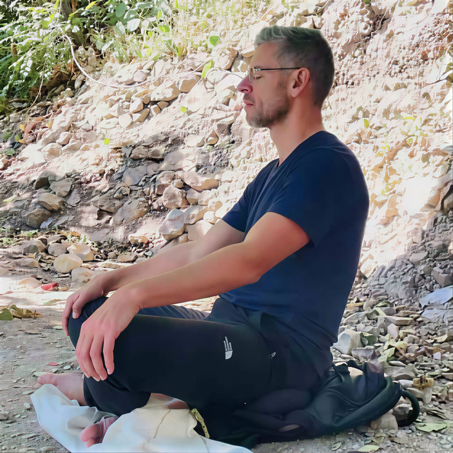 Tietoisen läsnäolon meditaatioretriitit Intiassa