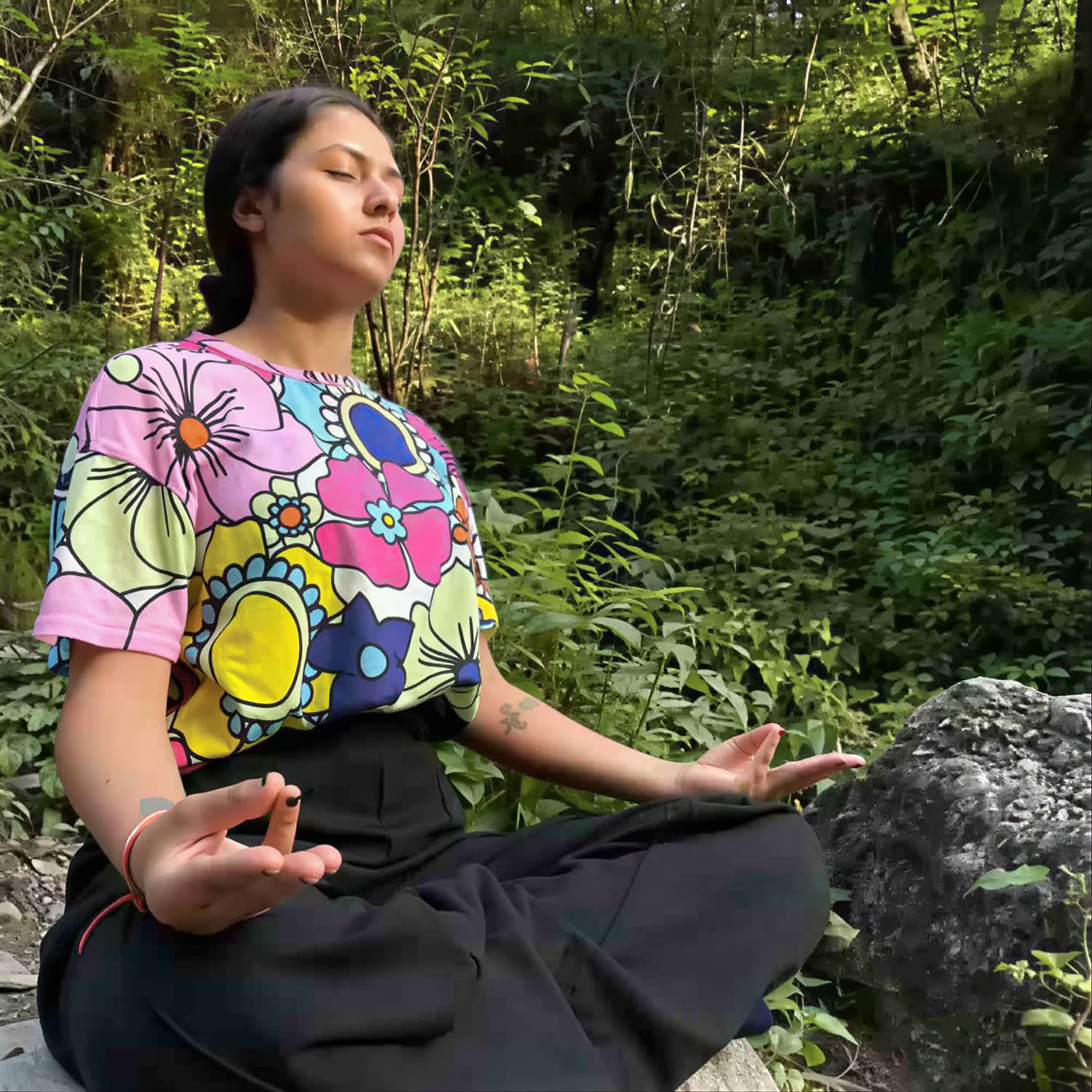 Tietoisen läsnäolon meditaatioretriitit Intiassa