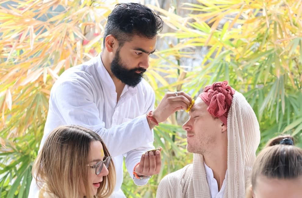 RYT 200 tunnin joogaopettajakoulutus Rishikeshissä, Intiassa