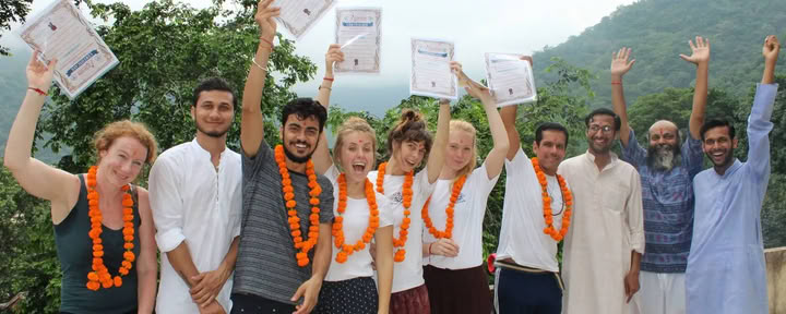 Meditaation opettajakoulutus Rishikeshissä, Intiassa