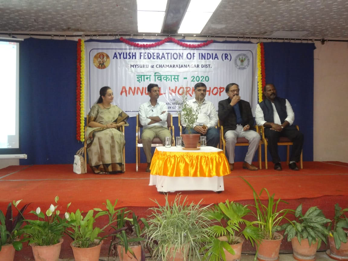 Agnihotra joka lauantai klo 6 aamulla tohtori Krishnamurthyn ohjauksessa