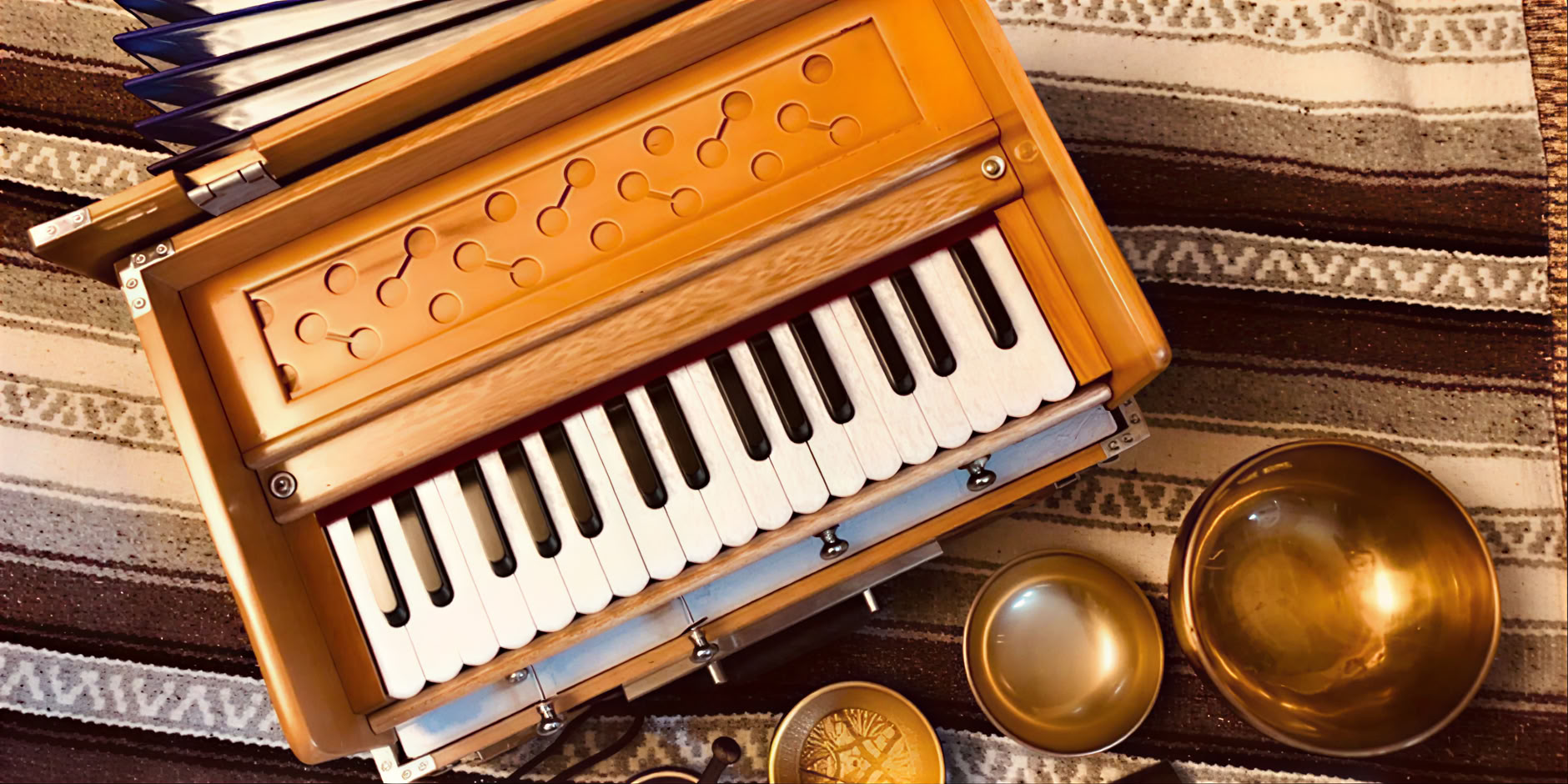 Kirtan-mantra, musiikki ja tarina