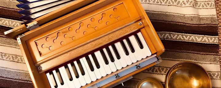 Kirtan-mantra, musiikki ja tarina