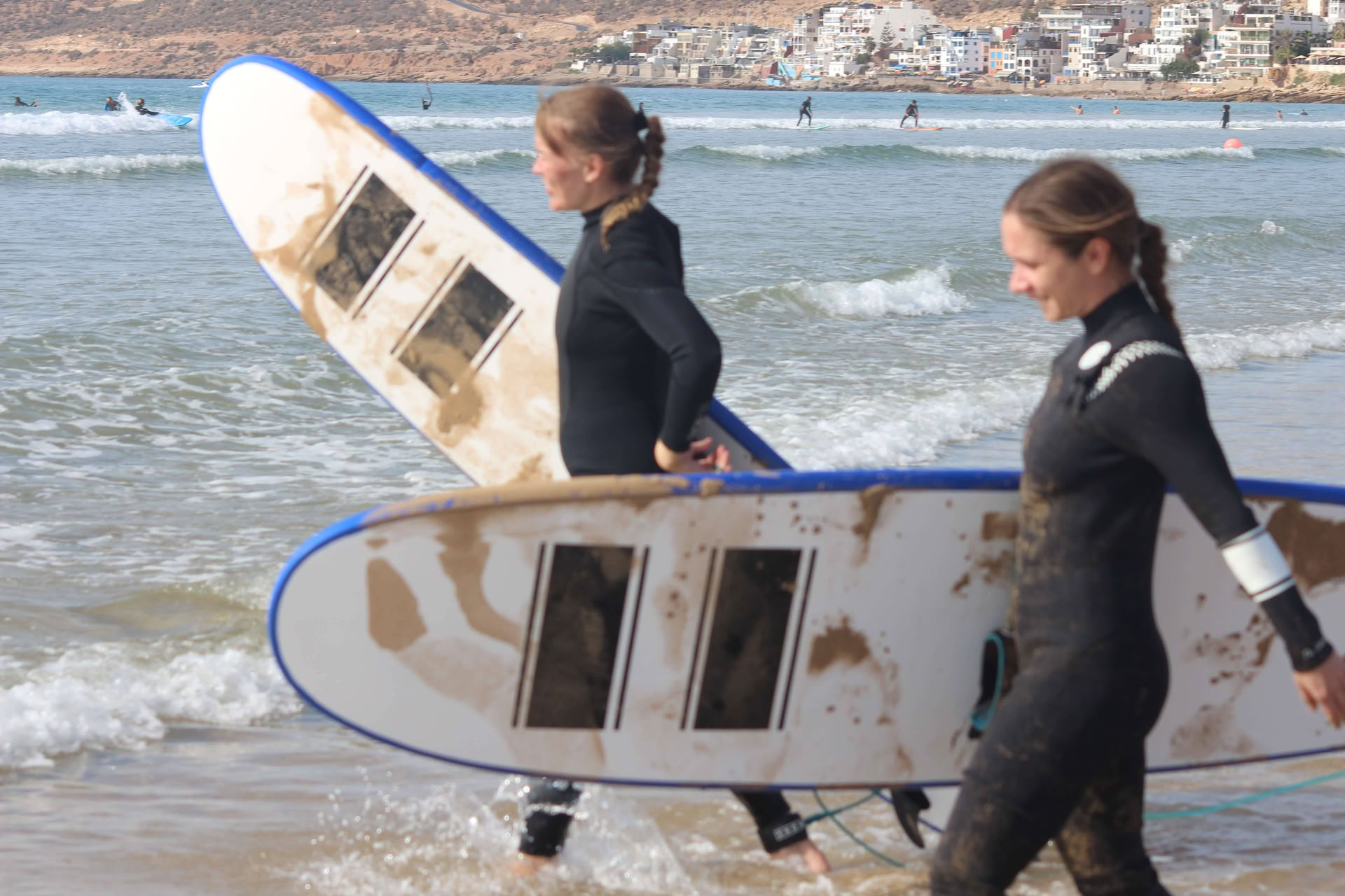 Aloittelijoiden surffivalmennus