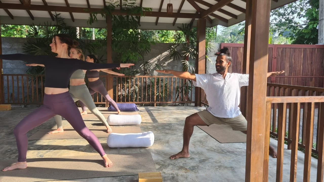 Syvennä harjoitustasi — 7 päivän joogaelämys Yoga Bee Sri Lankassa