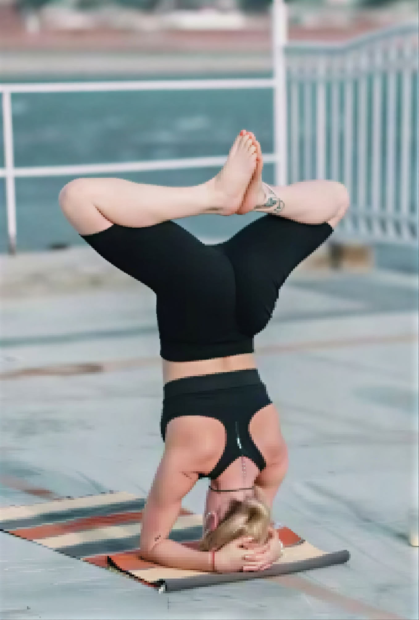 Dynaaminen Vinyasa Flow voimaa, liikkuvuutta ja energiaa varten