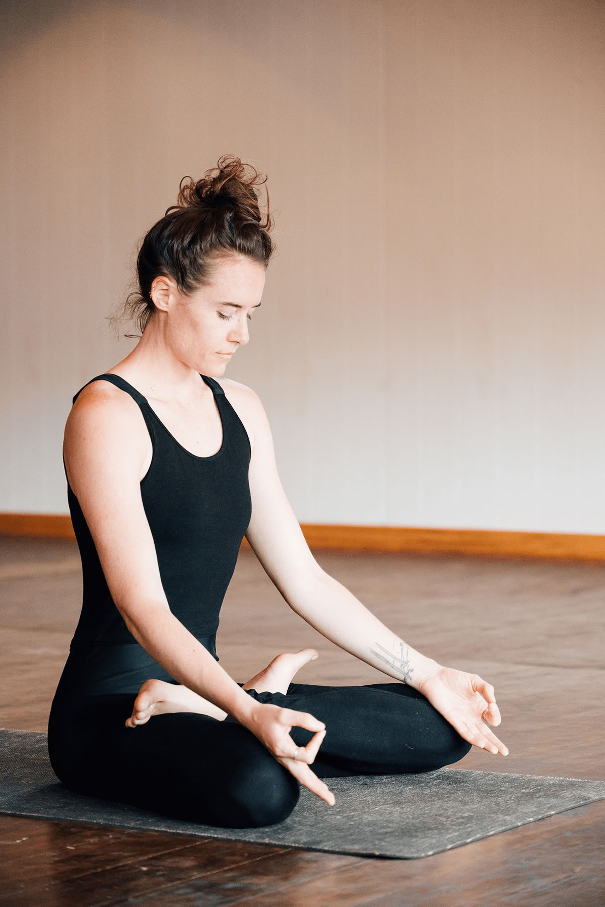 50 tunnin pranayama- ja meditaatiokoulutus