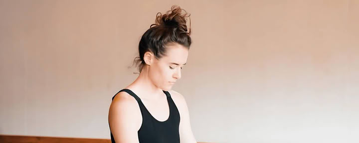 50 tunnin pranayama- ja meditaatiokoulutus