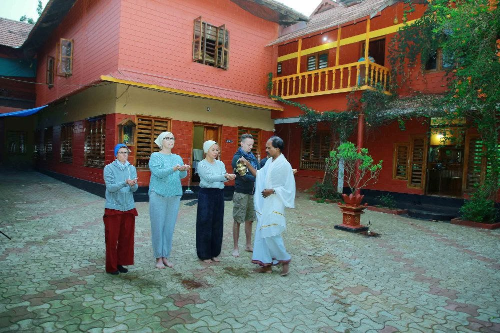 Hatha-joogaretriitti Bhoomajin kanssa