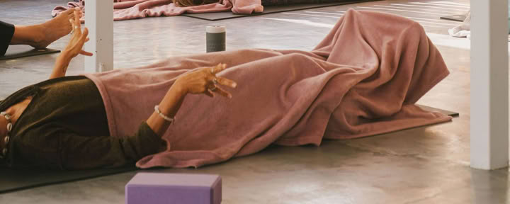 200 tunnin vinyasa- ja yin-ohjaajakoulutus