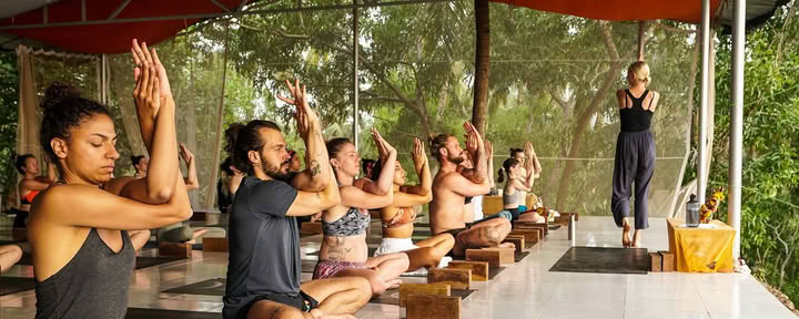 200 tunnin hatha-vinyasa-joogaopettajakoulutus – 3.–28. tammikuuta