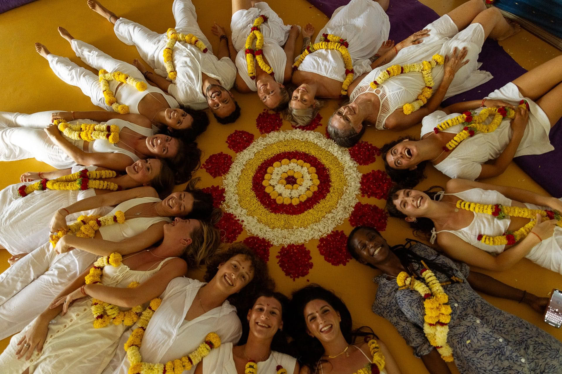 200 tunnin hatha-vinyasa-joogaopettajakoulutus – 31.1.–25.2.
