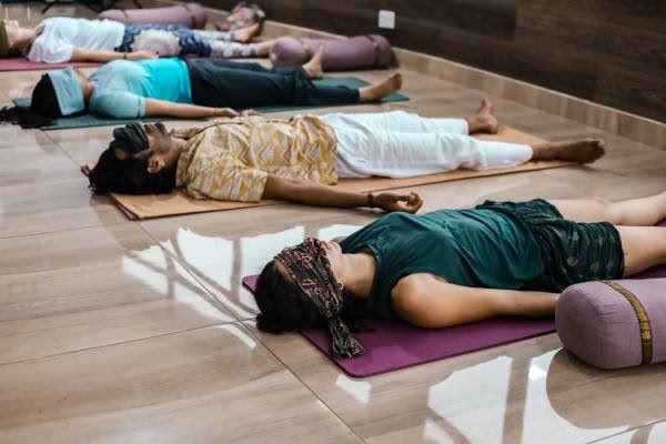 100 tunnin ääniparannuksen opettajakoulutuskurssi Rishikeshissä