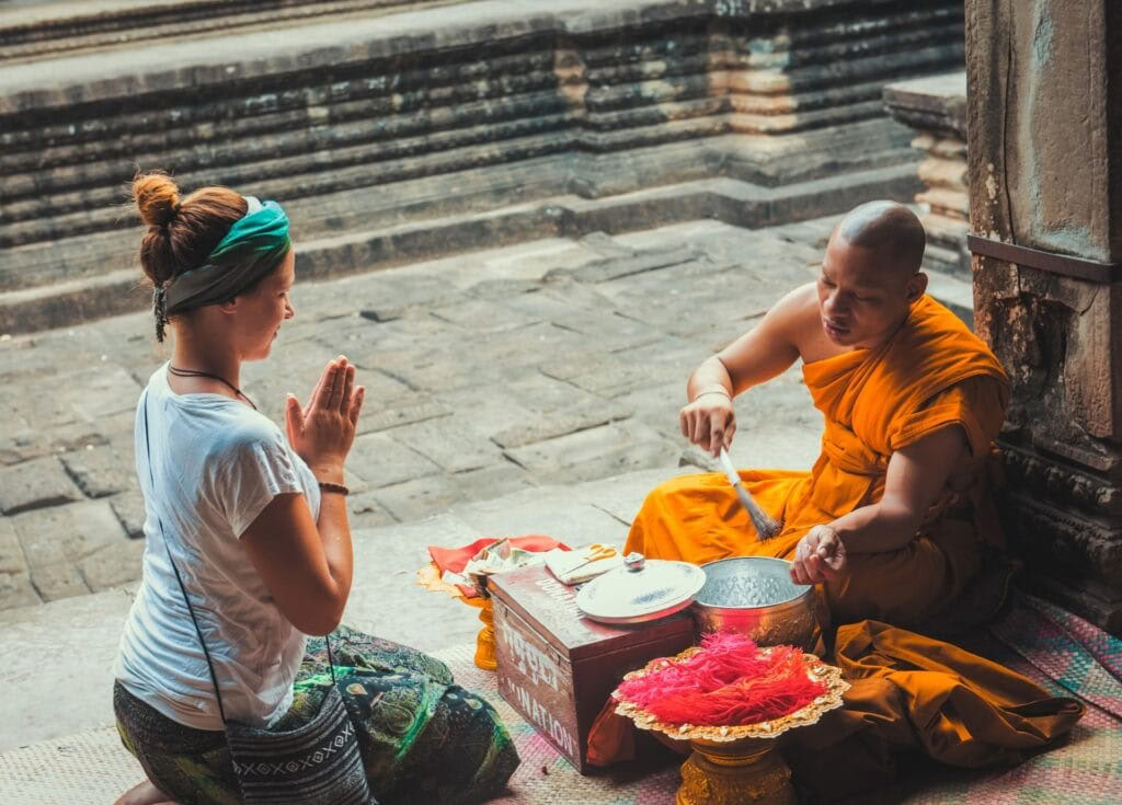 Angkor Watin retriitti Renata Sarasvati Diemin kanssa