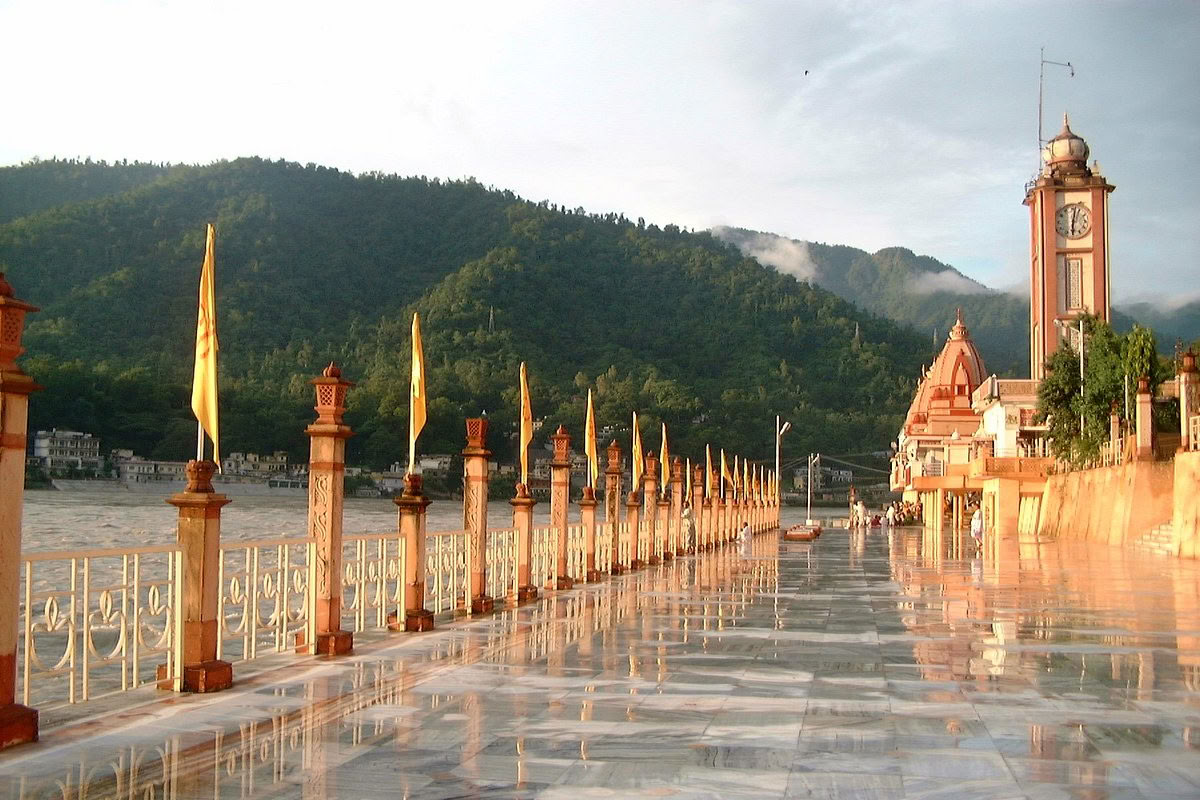 200 tunnin Hatha Vinyasa -joogaopettajakoulutus