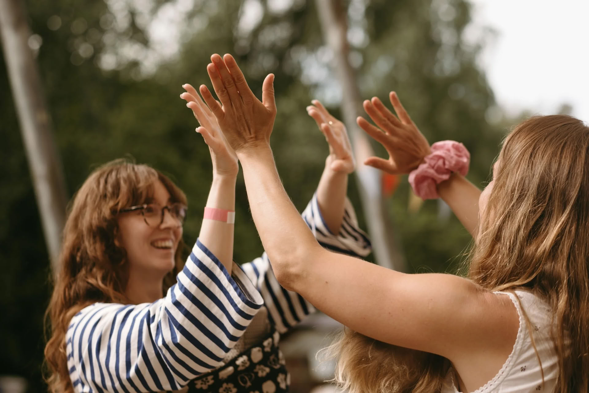 Tiistain hauskanpito Fika & Fun -leikkikahvilassa – koko sarjan lippu