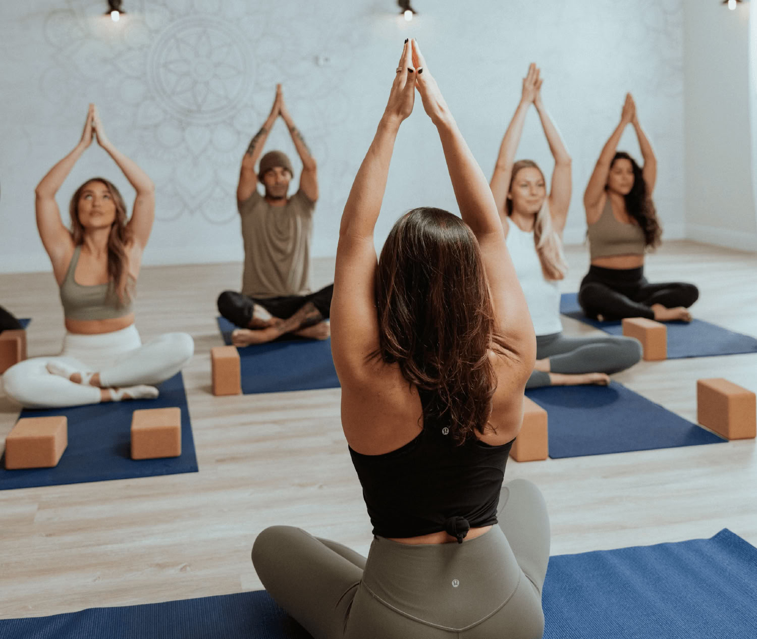 Mission Yoga 200 tunnin opettajakoulutusohjelma