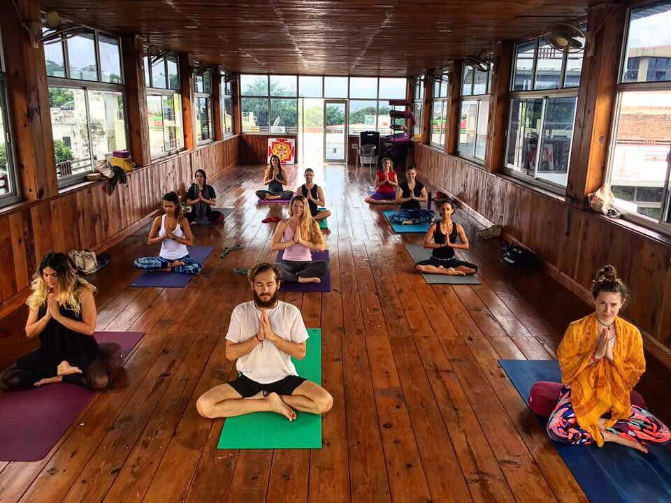 Rishikul Yogshala Rishikesh - Joogaopettajakoulutus Rishikeshissä, Intiassa