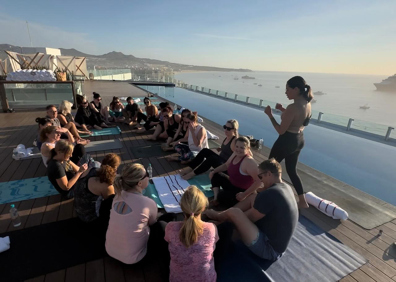 Baja Moon Yoga – Cabo Yoga Shala · Polttarit, yritys-, yksityis- ja vapaa-ajanjooga