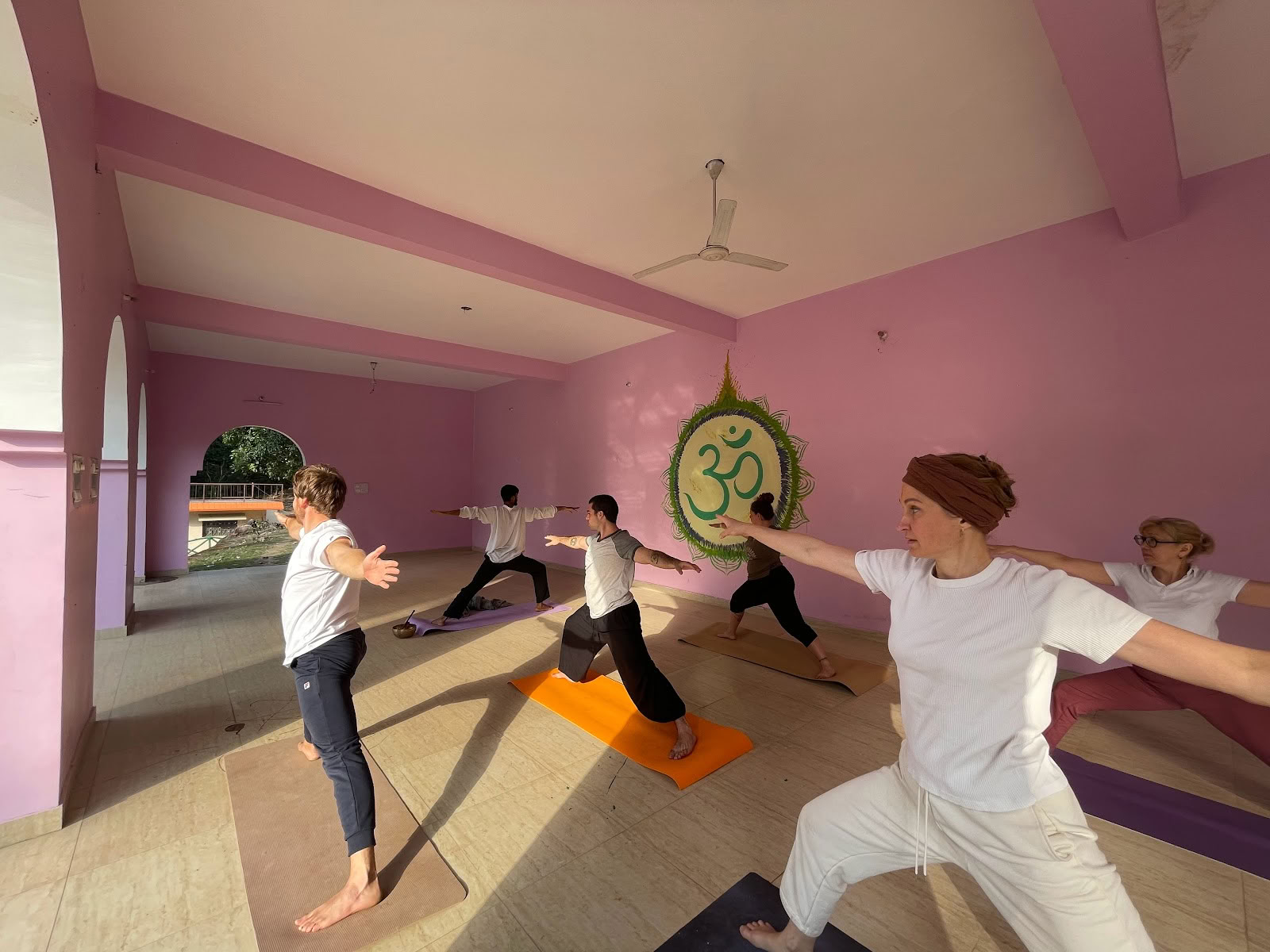 Abhyasa Yogmath | Perinteinen jooga- ja meditaatioashram Rishikeshissä, Intiassa