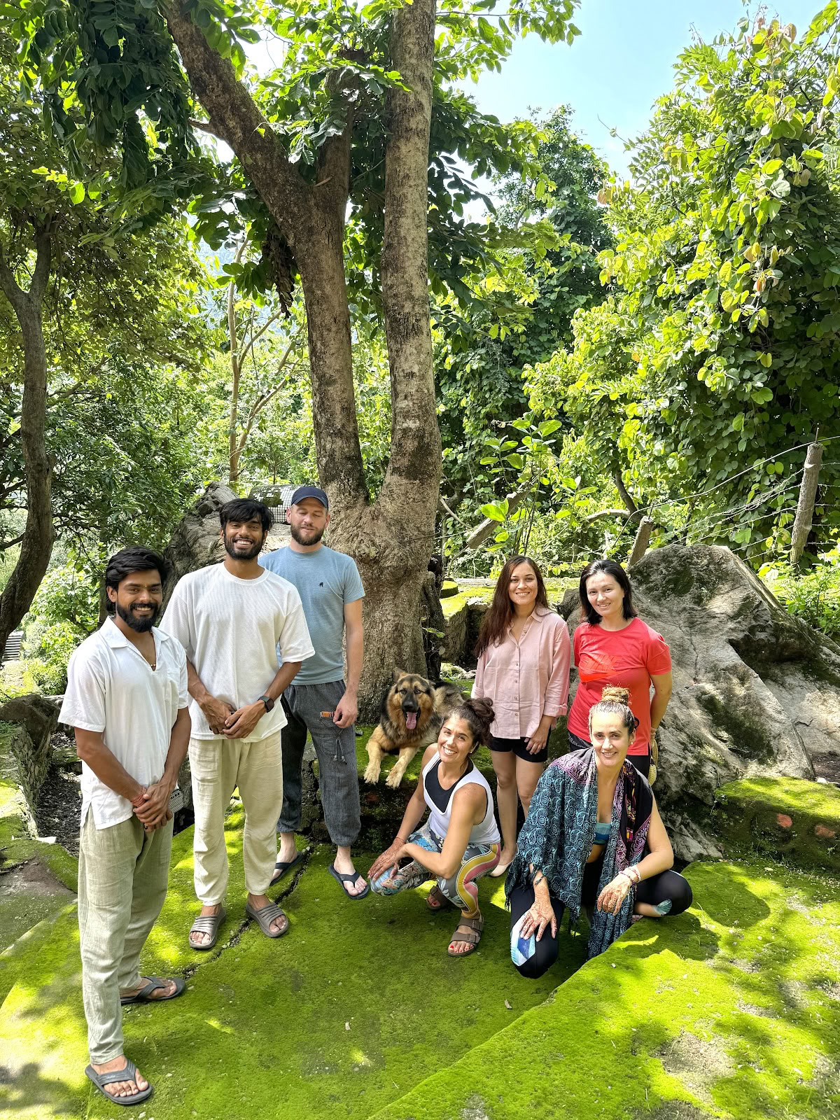Abhyasa Yogmath | Perinteinen jooga- ja meditaatioashram Rishikeshissä, Intiassa