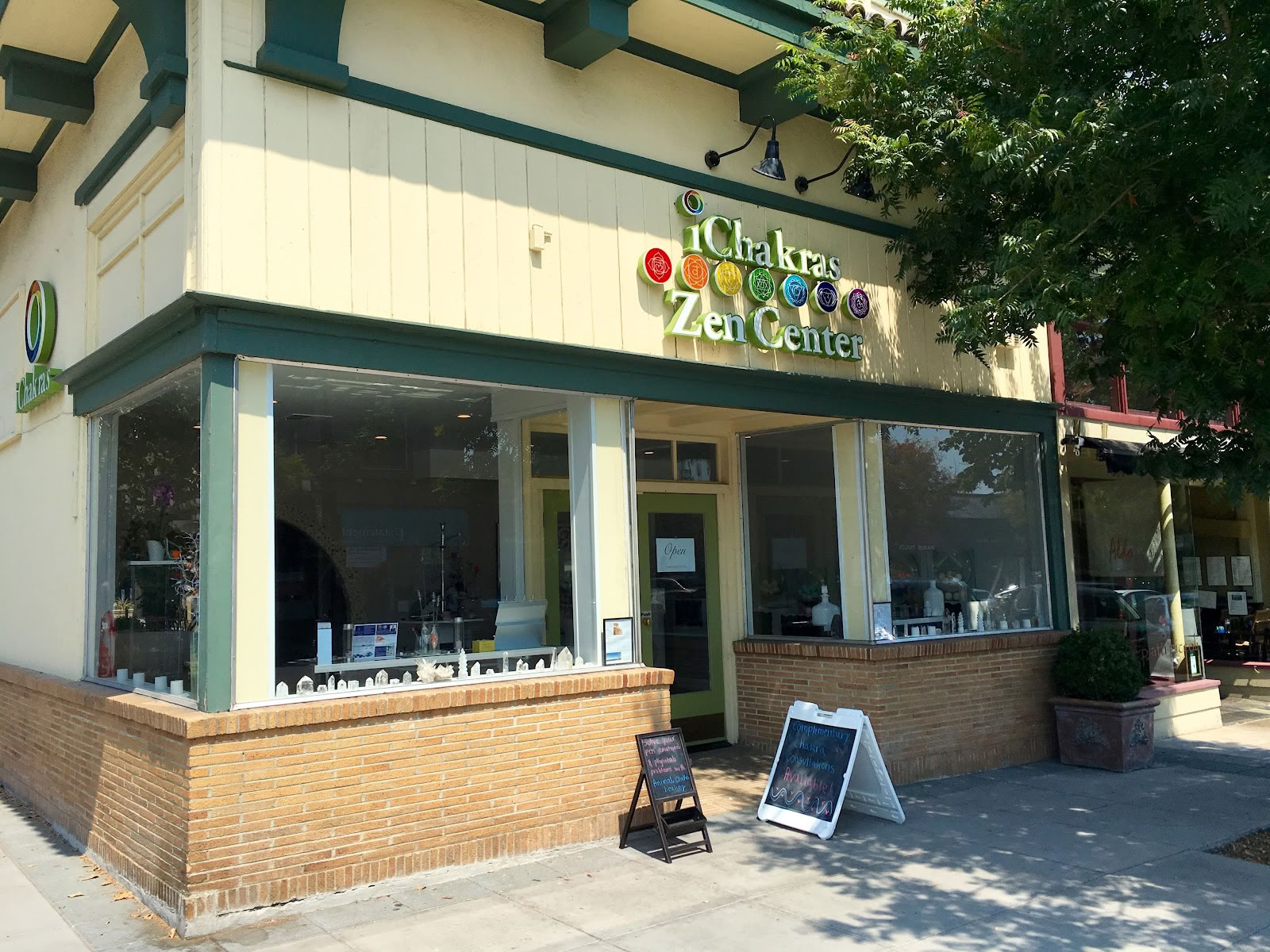 iChakras Älykäs Meditaatioklubi + iJuice Lounge