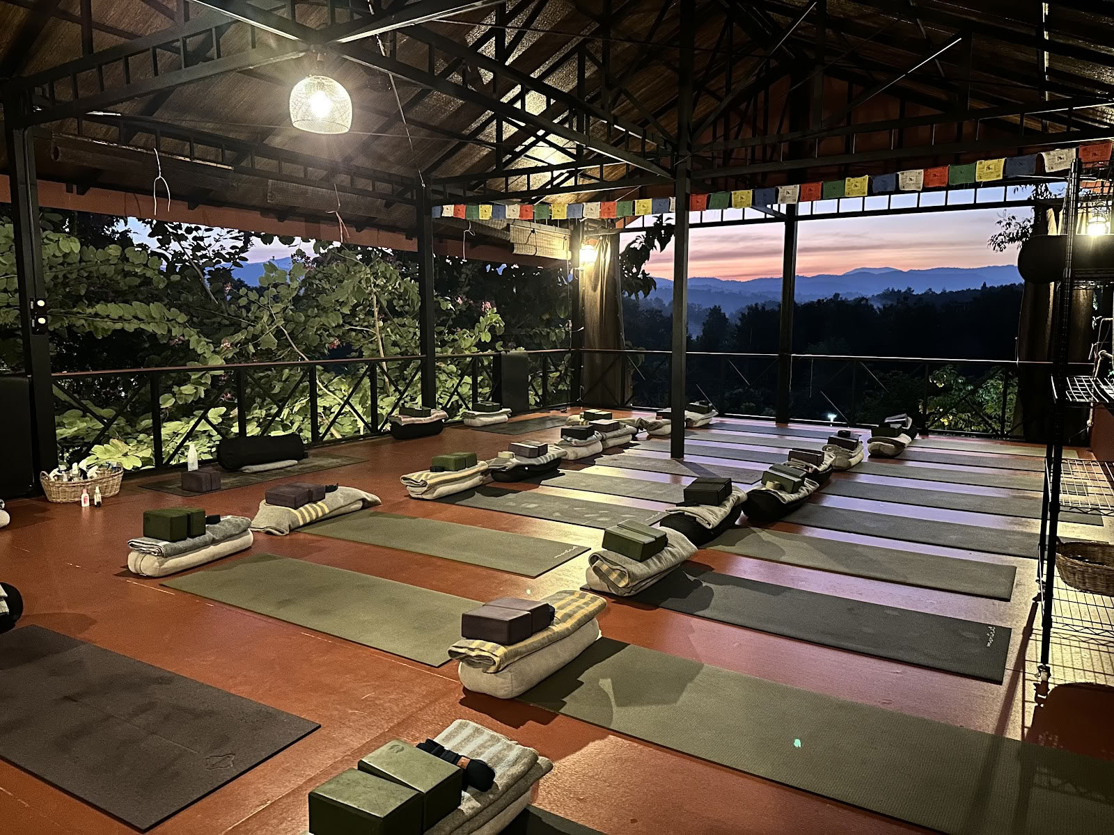 Todellinen Luonto Chiang Mai - Jooga- ja Meditaatiokotimajoituksen Retriitti