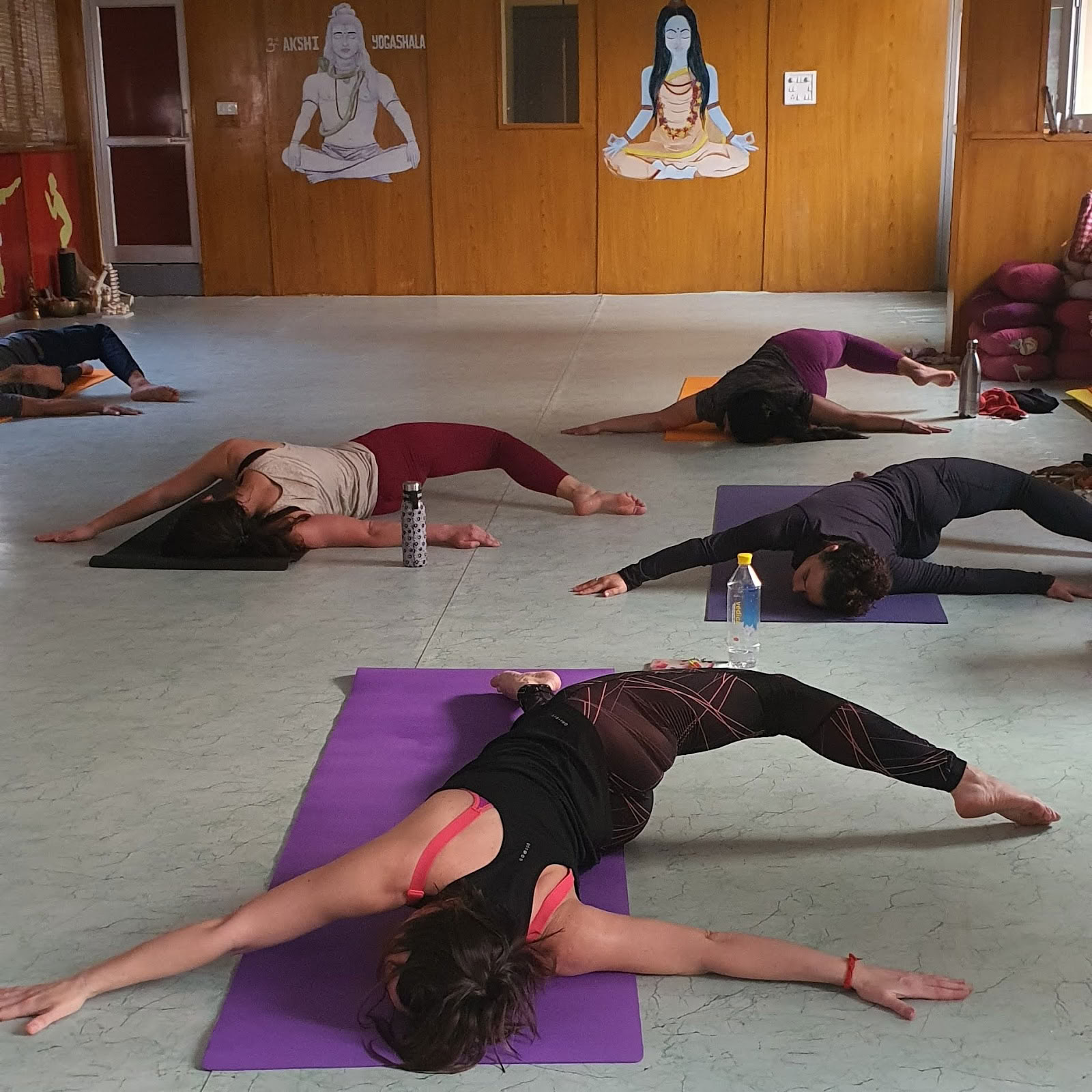 Akshi Yogashala - Joogaopettajakoulutus Intiassa