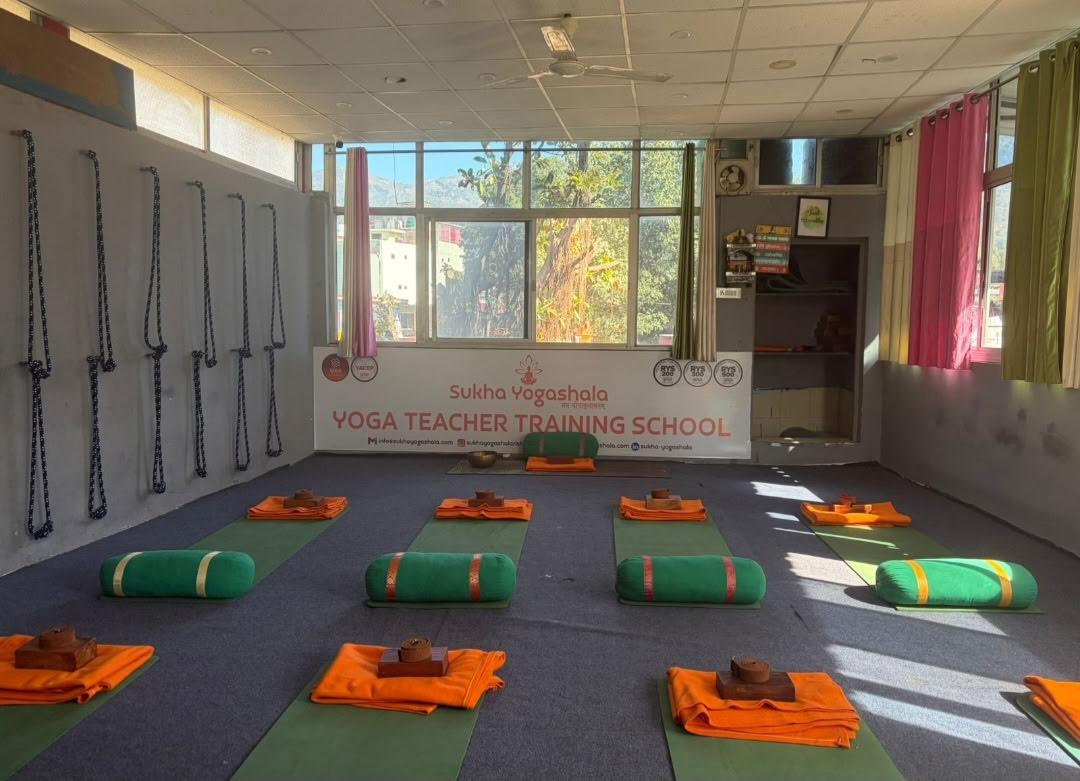 Sukha Yogashala | Joogaopettajakoulutus Rishikeshissä